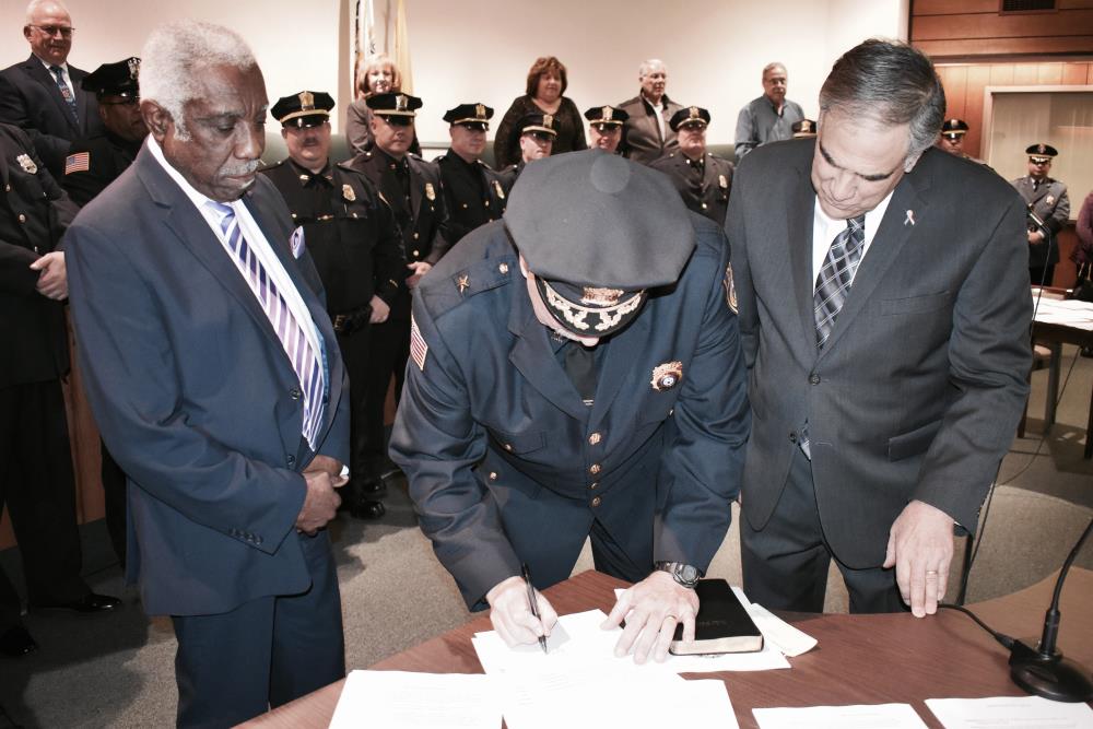 Derechailo Signs Paper