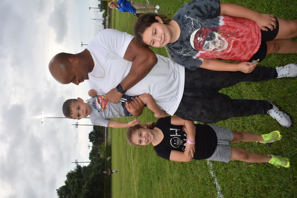 Athlete Has His Photo Taken with Two Young Girls and a Toddler 1